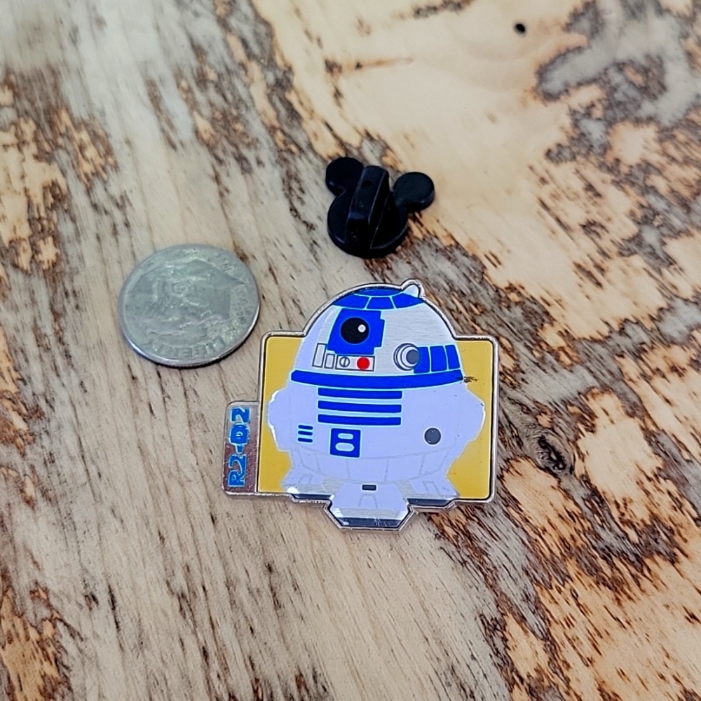 Disney authentic Park trading pin - R2D2